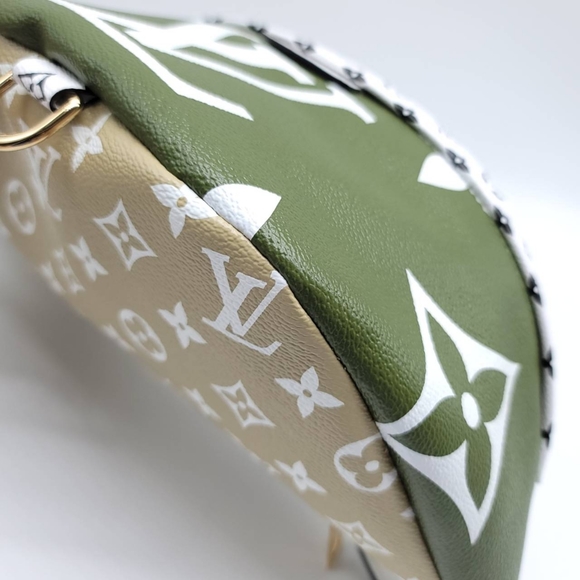 New Kept Unused LV Bumbag Monogram Giant 2019 - Picture 11 of 14